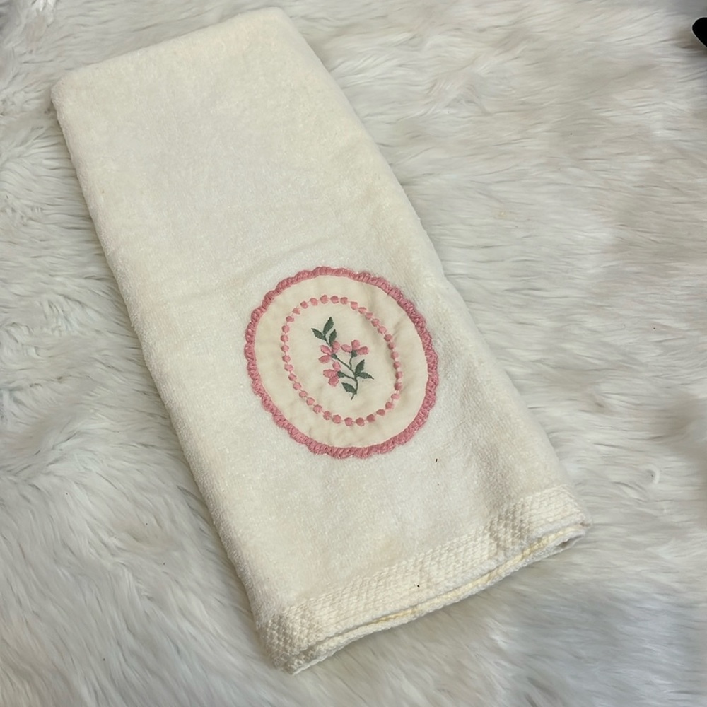 Laura Ashley for Avanti Linens Cream Bath Handles Towel